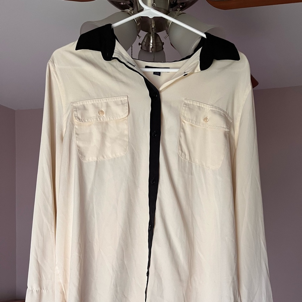 brand: American eagle-size:XL-worn once, like new.